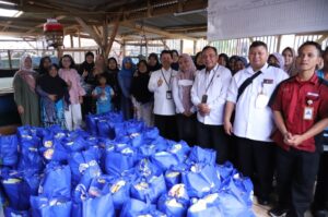 Kementerian PAN-RB Bersama BRI, Serahkan Ratusan Paket Sembako Untuk Korban Gempa Cianjur.