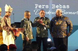 Puncak Acara HPN 2023, PWI Anugerahkan Pena Emas Kepada Gubsu.