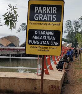 Plang Parkir Gratis di Rawa Situ Cipondoh Kota Tangerang, Picu Terjadi Konflik Sosial.
