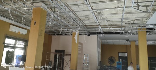 Terungkap! Pengerjaan Rehab Pelayanan Gedung Kecamatan Tangerang, Diduga “Curi Start”.