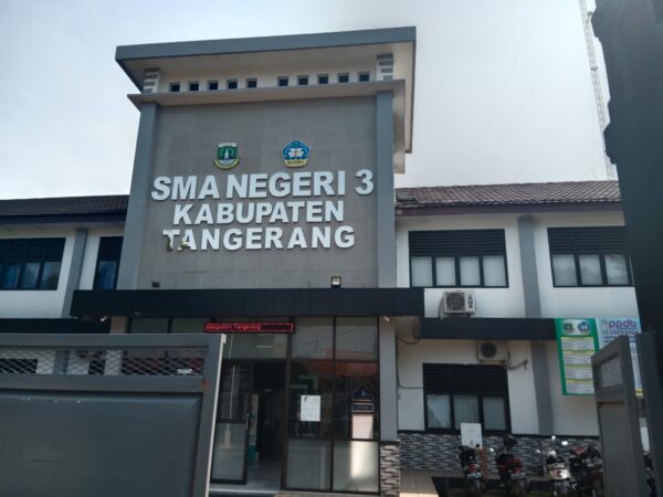 Oknum Panitia SMA Negri 3 Kab.Tangerang ini, Terang Terangan Transaksi Bangku di Sekolah