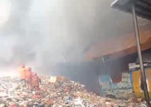 Jika asap pembakaran di rawa kucing Kec. Neglasari Kota Tangerang ini membuat masalah baru kesehatan masyarakat dan sekitarnya.