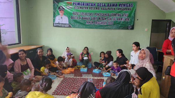 PEMERINTAH DESA RAWA RENGAS, MEMBERIKAN MAKAN TAMBAHAN KEPADA BALITA BAWAH GARIS MERAH ATAU GIZI KURANG,