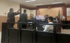 Unsur tindak pidana nya tidak terpenuhi, sehingga terhadap diri terdakwa.