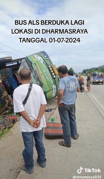 Mobil bus tabrakan di jalan Lintas Sumatra ada yang meninggal dan pula luka-luka.