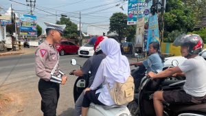 Upayakan masyarakat dan siswa di jalan harus mematuhui aturan lalu lintas jalan