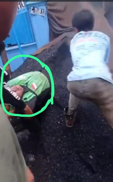 Viral tukang ojek online Grab di timpah hoxmik panas, dan kini ia lagi di rawat inap di rumah sakit.