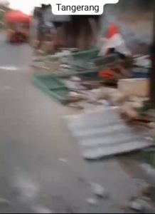 Dimauk jalan Jatiwaringin di tabrak oleh mobil tanah.