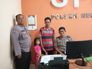 VN kabur dari rumah dan bahkan di temukan oleh pihak polisi di persimpsngan dari rumah sekitar 1 KM.