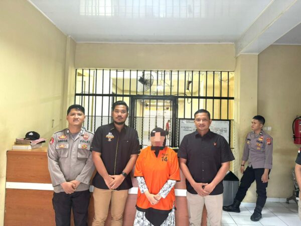 Rencana mendapatkan untung dari jas, kini berurusan polisi.