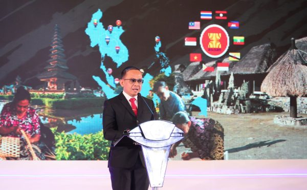 Negara-negara ASEAN, kementerian/lembaga, instansi pemerintah pusat, pemerintah daerah, organisasi internasional.