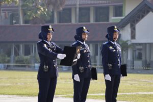Semua itu merupakan tuntutan yang tidak boleh diabaikan oleh siapapun sebagai abdi negara dan abdi masyarakat.