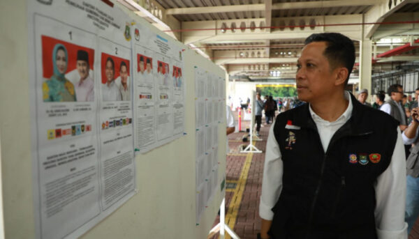 Pj Bupati Andi Ony beserta rombongan meninjau TPS terpusat di Max Box Supermall Karawaci, Memantau TPS.