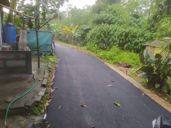 Pengerjakan Jalan Lingkungan Desa Ancol telah di kerjakan dengan kontruksi hotmik.
