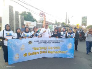 Camat Sepatan Apresiasi Kegiatan IKWI Kabupaten Tangerang dalam Berbagi Takjil