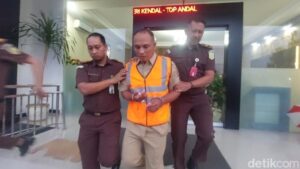 Sempat Viral media sosial, bahwa Kades Kertosari di tangkap oleh Kejari Kendal tadi sore.
