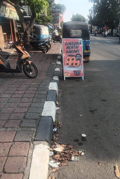 Warga minta pada Gubenur para pekerja kebersihan di Jakarta, pecat.