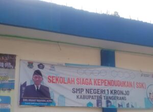 Kepsek SMPN I Kronjo Menantang Bupati Tangerang, kenapa takut di memang jual Baju seragam sekolah.