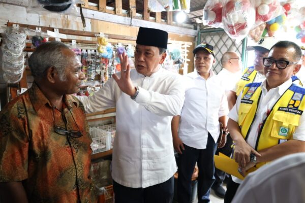 Pasar Kemis untuk mendengarkan langsung aspirasi masyarakat terkait persoalan banjir yang kerap melanda wilayah tersebut.