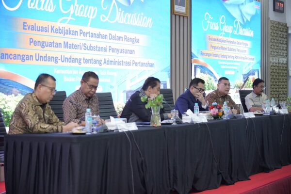Materi tersebut kemudian menjadi bahan diskusi untuk melahirkan gagasan yang akan dikaji dan ditindaklanjuti.