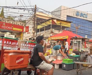 Pengunjung pasar lama, hati-hati dengan pengamen hanpon dan dompet cepat hilang.